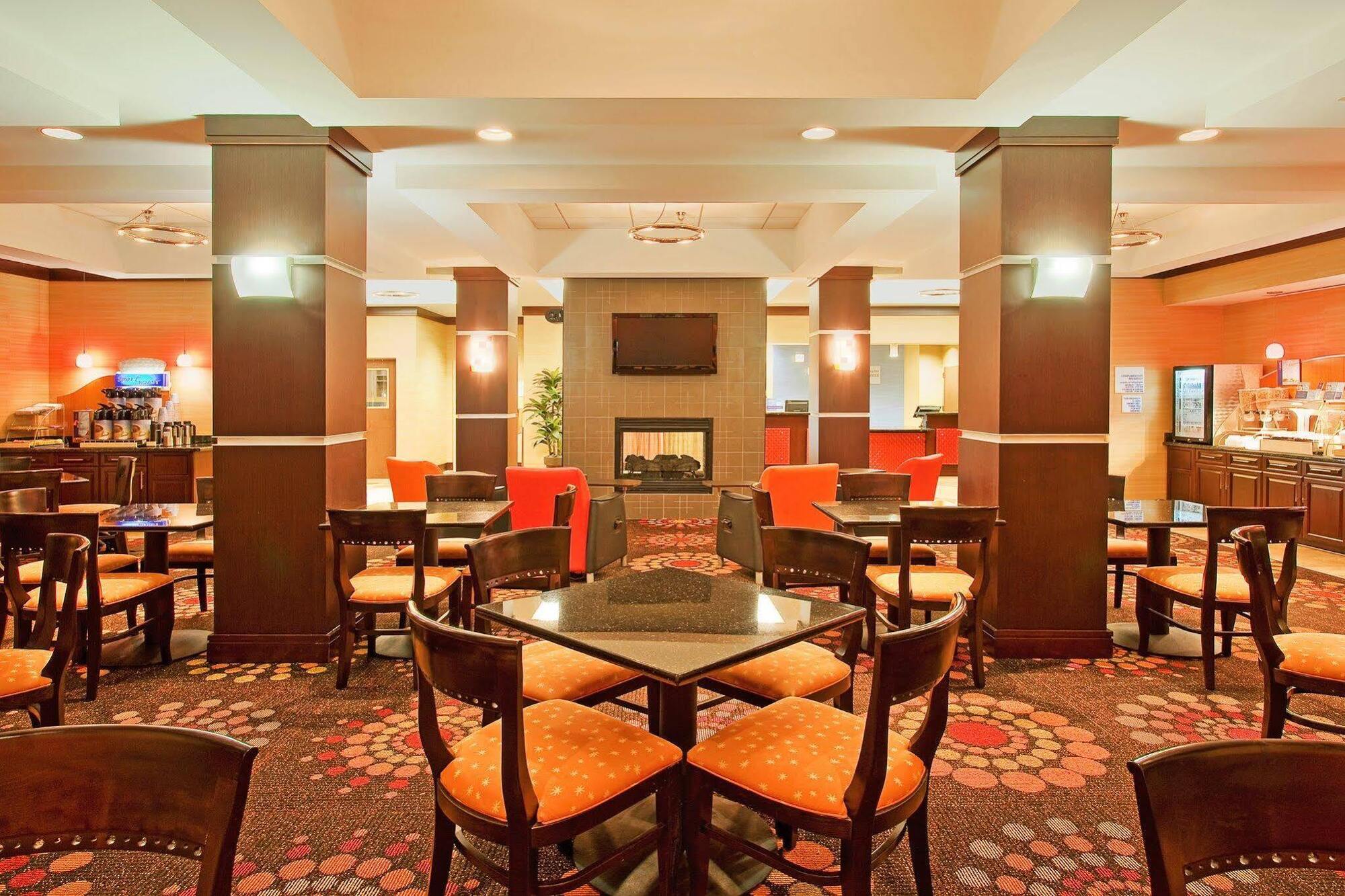 Holiday Inn Express Hotel & Suites Chattanooga Downtown By Ihg Buitenkant foto